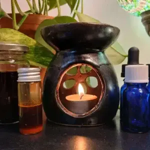 Botanical Oils & Birth: Essential Oils to Encourage & Augment Labour